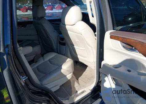 2017 Cadillac Escalade Luxury z USA, uszkodzony, nr VIN 1GYS3BKJ0HR121307